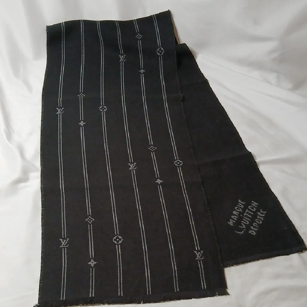 Louis Vuitton Black and Gray Men's Scarf
